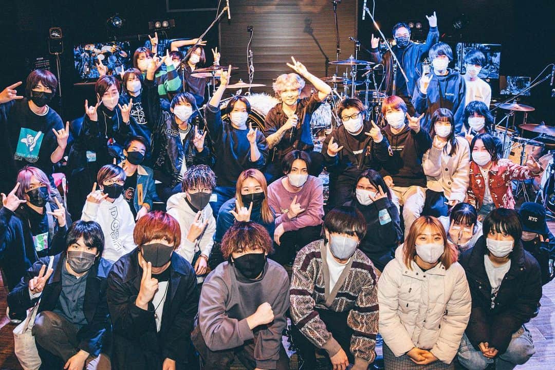 Tatsuya Amanoのインスタグラム：「Extreme Drumming Clinic 2023💥 @esp_osaka Thank you for having me! ⁡ 1部も2部も語りまくったし叩きまくった約2時間。もしかしたら誰かの人生が変わるキッカケになるかもしれない、そんな事も思いながら魂込めてやらせていただきました🥁🔥 ⁡ 見に来てくれた皆んなありがとう！ ドラムセッションもめっちゃ楽しかったよ🤘 ⁡ Photo by 西槇太一」