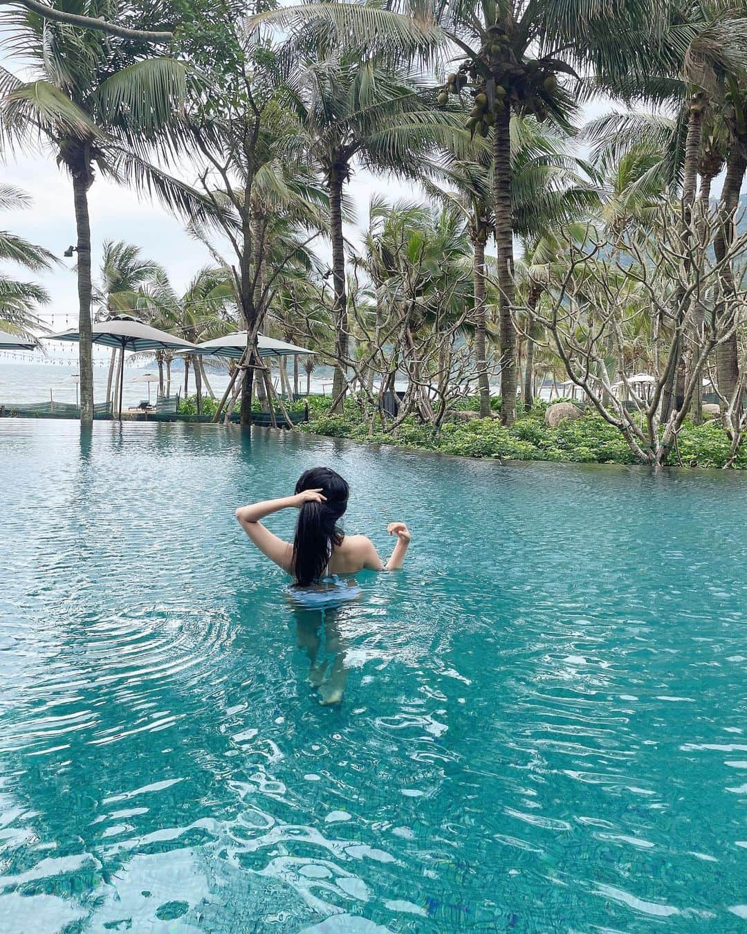 レイナさんのインスタグラム写真 - (レイナInstagram)「수영장 사진에 진심인 직원 분께서 포즈까지 잡아주면서 찍어 주셨다 숭해서 몇 개만 올리지만..ㅋㅋ 고마워요!」1月23日 13時09分 - raina_57