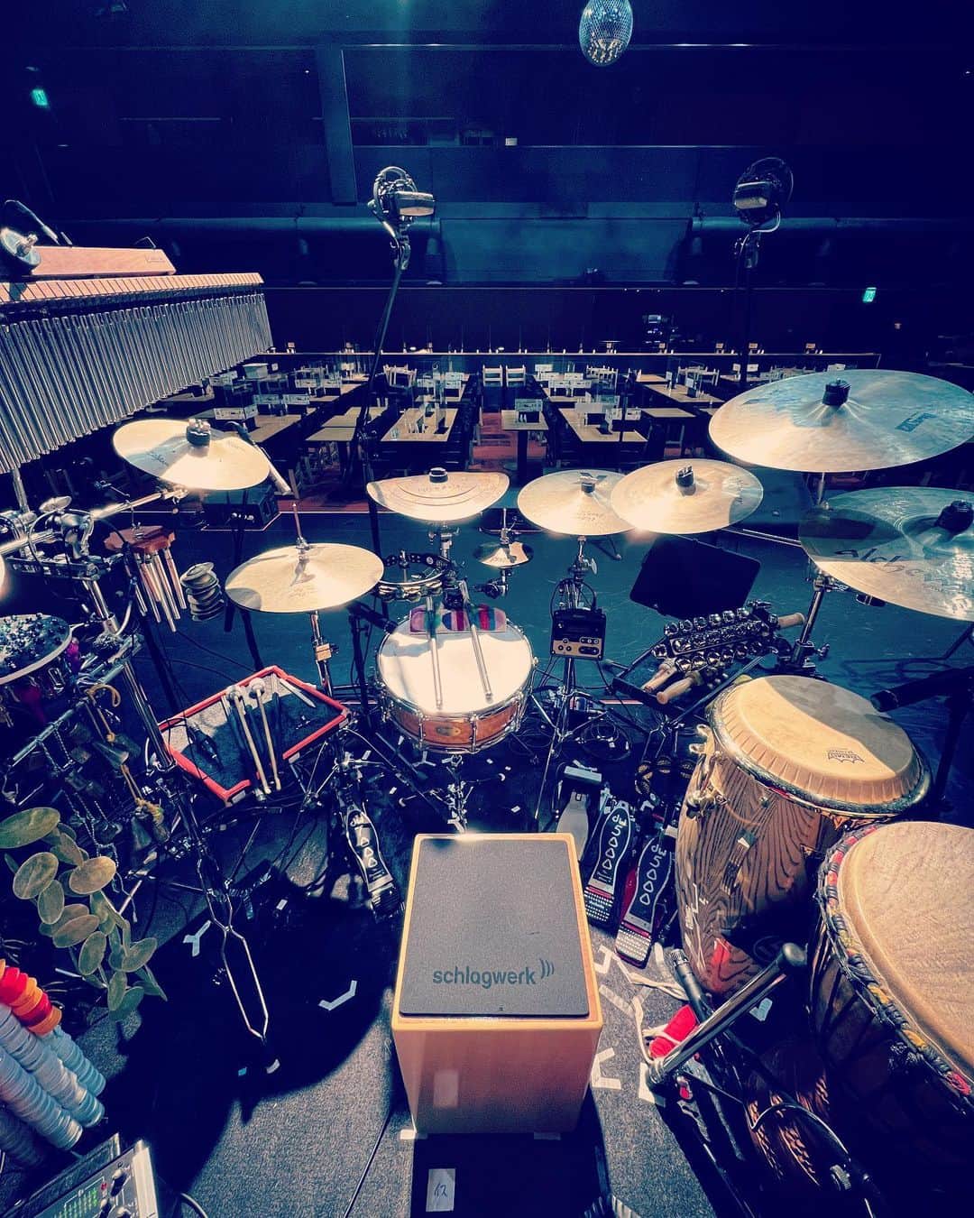 若森さちこのインスタグラム：「#hitomi さんビルボードライブツアー「With Love」全公演終了しました🎉  9年ぶりという単独公演は「ありがとう」って言葉が行き交い、あったかくて熱い想いが呼応する空間でした。その中で信頼できる仲間と共に演奏できたこと、とても嬉しく誇りに思います。 （しかし #LOVE2000 があんなに感動するとは…😭）  hitomiさんもうすぐ30周年とのこと！ 一緒に盛り上げたいですね〜  #ありがとうございました」