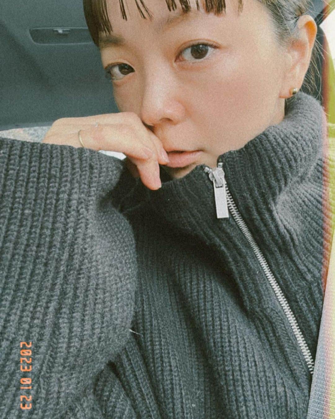 EMIのインスタグラム：「⭐︎ 朝テレビで見ちゃった占いが1位だった。イェイ(^^)v 『直感がさえる時 好奇心のおもむくままに動いてOK 新たな可能性が広がる予感』だって♡ 午前中の仕事では直感に従ってきたから良い感じになるといいな〜♪」
