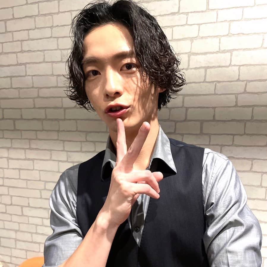芸能プロダクション　アイリンクのインスタグラム：「・ 昨年行った宣材撮影より #中原海都(なかはら かいと)のオフショットです📸  HPの宣材写真も変わっているので ぜひチェックしてみてくださいね！  #アイリンク #芸能事務所 #芸能プロダクション #オフショット」