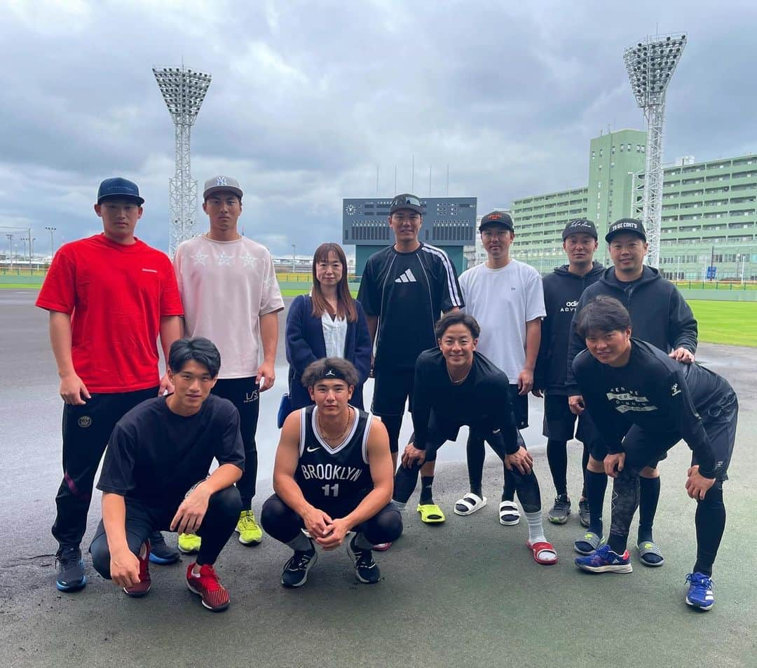 湯浅大のインスタグラム：「今日で沖縄自主トレ終了しました💪 携わって下さった方々ほんとにありがとうございました🙇 自主トレを今シーズンに生かしていきたいと思います。 今年も応援よろしくお願い致します。」