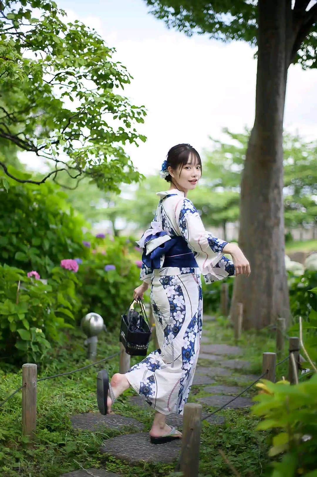 涼風あきのインスタグラム：「和服まとめシリーズ！ 和服姿、褒めてくれるお方多くてありがたいですん😏  　 　 　 　 　 　 　　 　　　 　　  　 　 #和服 #浴衣 #着物 #japanesegirl #kimono #yukata」