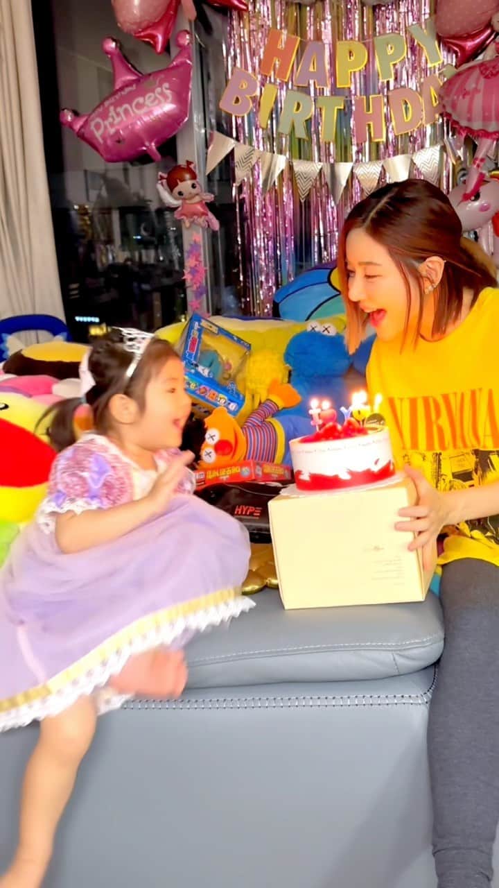 Dj Sodaのインスタグラム：「조카 생일 선물로 옥토넛 장난감 잔뜩 사줬어요 헤헷🥰💜Happy Birthday to my one and only lovely niece😍I prepared her favorite Octonauts toys  for her surprise birthday party🎁🥳🎉」