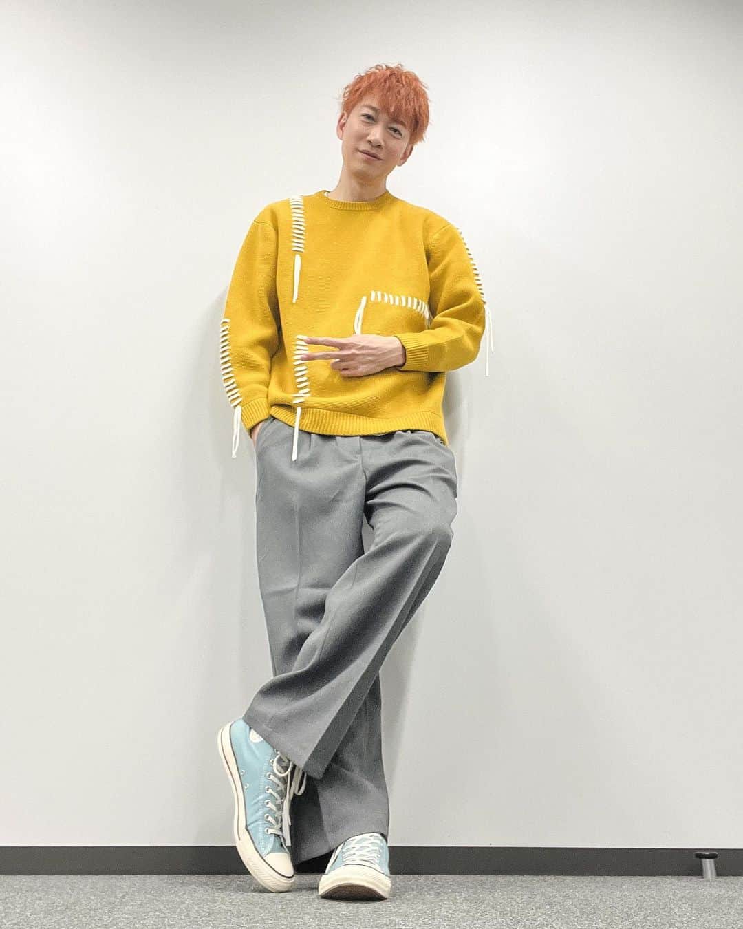 DJ U-ICHIのインスタグラム：「#flingposse  Day2 #ヒプマイ8thライブ   改めまして、シブヤデビィジョンこと Fling Posse の単独公演二日間終了しました♪ DJとして参加させていただきました。  ヒプマイとして2023年の初のライブとなりましたが、昨年の9月のヨコハマのライブから始まった8th Liveのファイナルということで、最後に相応しい楽しくそしてグッとくるものもアリ、本当に全てを包み込んでくれた、白井くん、壮馬くん、野津山くん、お疲れ様でした。  今回のライブ（リハーサルなども含め）三人とも沢山話せたりする時間もあったので、色んな面や思いなども僕として感じることもあり、シブヤの良いところ、楽曲の見せ方や聴かせ方なども、色々とライブで表現出来たのかなと思います。  そんな楽しそうな姿や表情がステージでも沢山見えました！  優勝チームだからと言って気取らずに、ポッセらしい素晴らしいライブだったと思います。  そして、沢山の方々からもDJプレイのことや、もちろんファッション的なこと （二日目のスタイリングは、うどんではないよ😂）などユニークな表現なども含めコメントやメッセージなどありがとうございました。 Mash Up Remixも含め、DJパートも楽しい構成にしてみたので満足してます。  ステージに立つのは、どの公演も僕が1番最初なのですが、いつも拍手など温かく迎えてくれて本当に感謝してます。 ヒプマイ以外でも今まで色んなステージを経験してますが、また僕としても新しい経験をさせていただきました。  ありがとうございました✨  オープニングのDJタイムは、DVDには恐らく入らないんじゃないか？ （ヨコハマ、オオサカのみてると） と思うのでアーカイブで楽しんでみてください♪  いつか、ヒプマイDJパーティーやりましょう！めちゃくちゃ仕込んで楽しいミックス作れる自信あるから✌🏻😂  #ヒプマイ #hypnosismic  #djuichi」