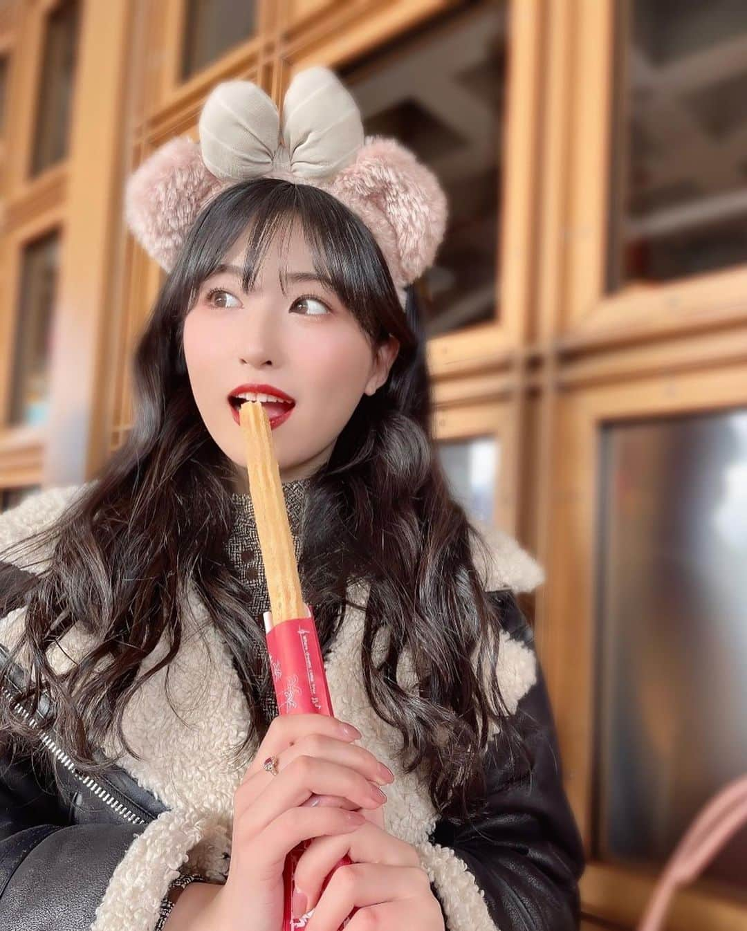 樋口光さんのインスタグラム写真 - (樋口光Instagram)「ちゅろすだいすきにんげん🧏🏻♡ ⁡ ⁡ きなこ味めちゃうまやった〜🫠🤍  ⁡ もうたべたい…！👶🏻 ⁡ ⁡ ⁡ ⁡ ⁡  #ディズニーコーデ #ディズニー #ディズニーシー #ディズニーカチューシャ #シェリーメイ #ディズニーグッズ #ディズニー写真部 #ディズニー風景 #ディズニーシーコーデ #ディズニーシー風景 #disney #disneysea #disneyseatokyo #disneyseajapan #shelliemay #shelliemaybear」1月23日 17時16分 - higuchi_hikaru