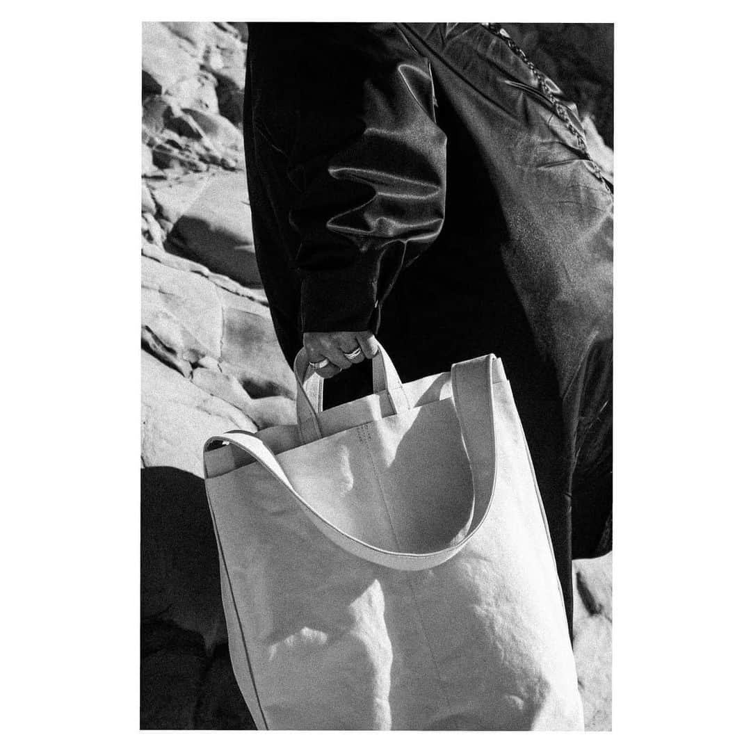 スロウさんのインスタグラム写真 - (スロウInstagram)「・・・  2023SS  bullet helmet bag  #madeinjapan  #slow2008  #slowbag」1月23日 17時25分 - slow2008