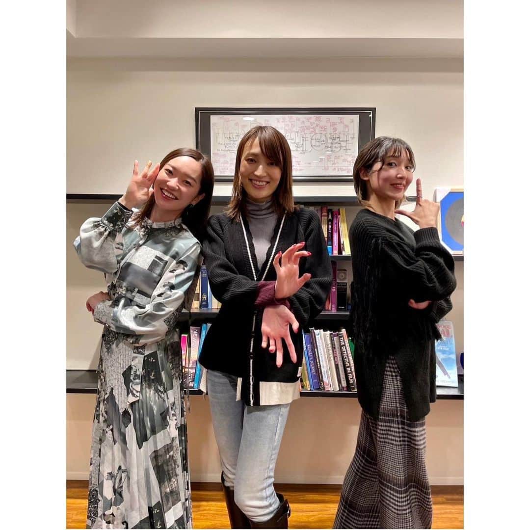 桜咲彩花さんのインスタグラム写真 - (桜咲彩花Instagram)「本日18時より Spotify独占配信 #望海風斗のほろ酔いアワー #13 宝塚歌劇団入団11年目！  先週に引き続き🍪🧦🤣 ご一緒させて頂きました！！ 　  同じ時代を宝塚で花組で。 組が離れても、そして卒業しても、 それぞれの道を歩む中でもおふたりとの変わらぬ間柄に。 感謝の思いと愛しかないです！！！  　　 まもなくですね！😳 今週もどうぞお楽しみに🍶  #お酒はなんと！ #真田忍び酒 #猿飛佐助  佐助！！！😳❤️‍🔥」1月23日 17時55分 - ayaka.osaki