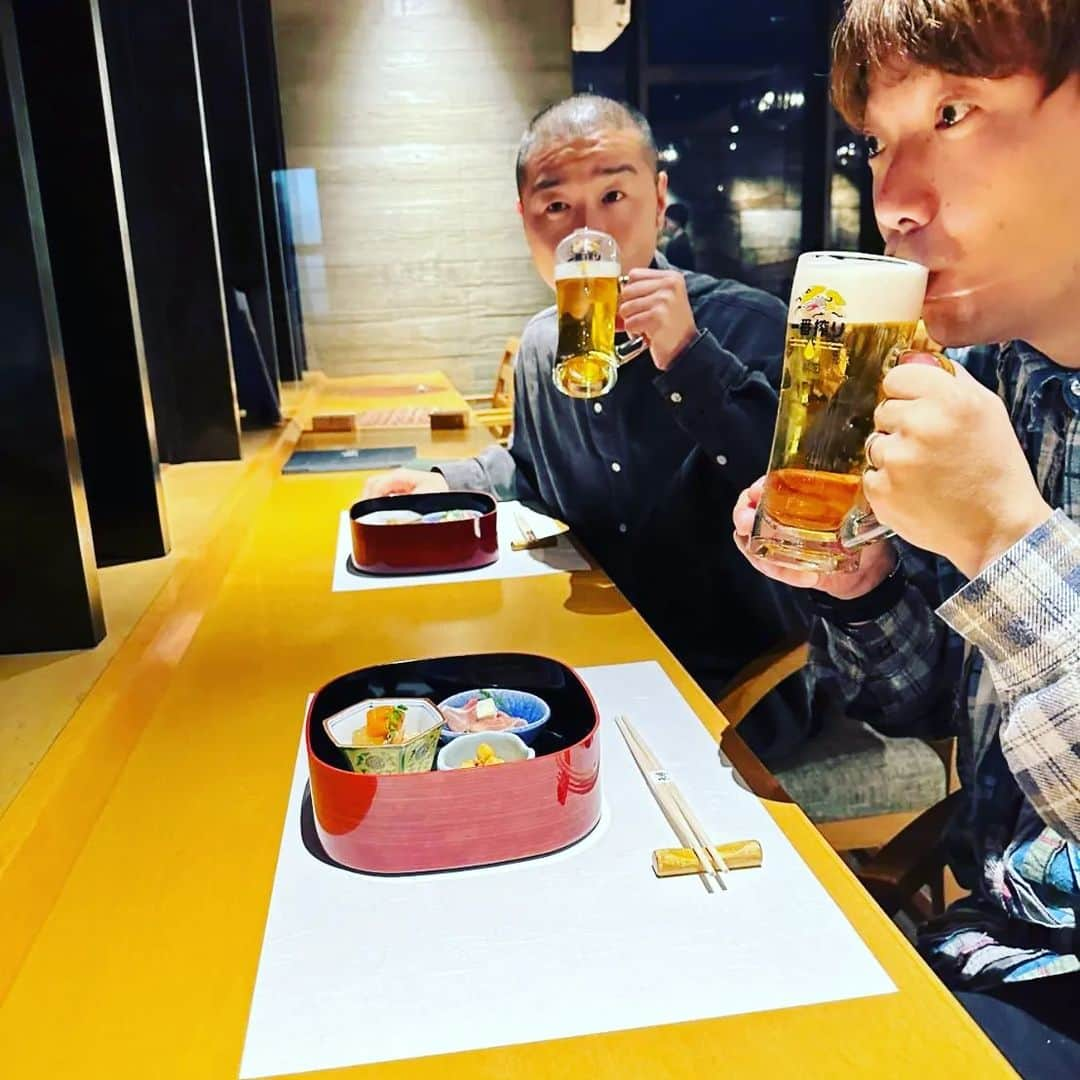 山名文和のインスタグラム：「和食六甲さんで、ディナー食べてきましたー！ ド級の美味しさ！ ビールに合う合う！！ 料理長おまかせコースをたべました。 ボリュームえぐい！ そして、４８００円！ 絶景！！ コスパえぐい！ いっちょあがり！ いや、まじで、完璧やで、これ！！！  #PR #よしアド #キリン一番搾り #ハーバーランド #和食六甲 #神戸 #夜景」