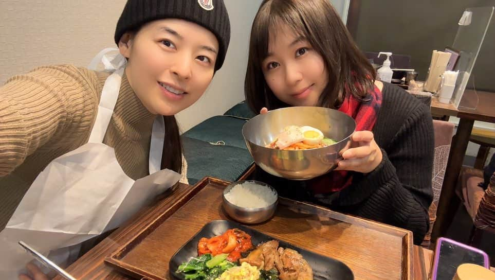 西田麻衣のインスタグラム：「ソウル市場  韓国料理  好きだな☺️  明日撮影ですが🥲  #登場人物が大体同じ #女お友達少なめ」