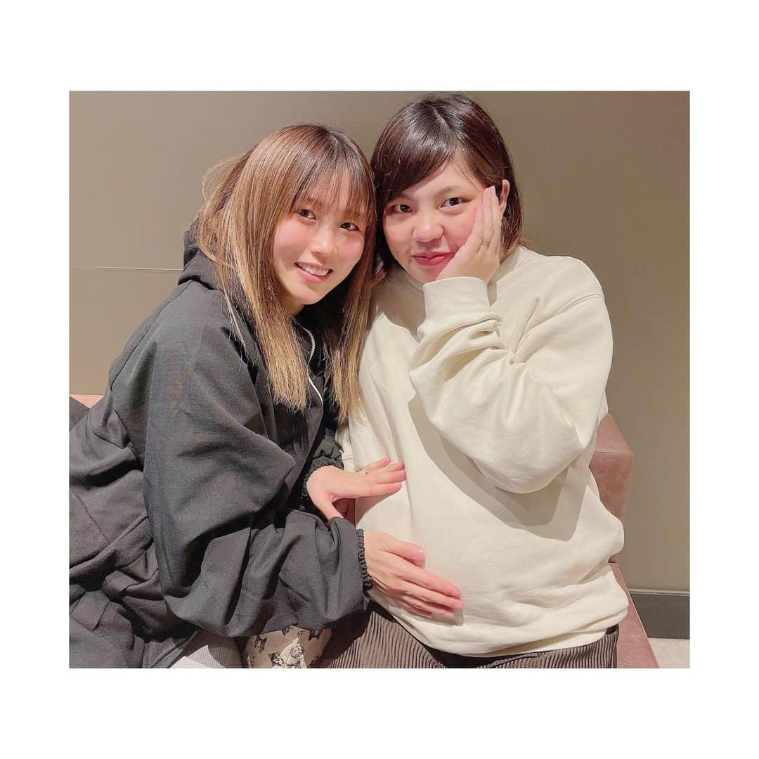 八坂芽依さんのインスタグラム写真 - (八坂芽依Instagram)「_____👩🏼×🤰🏻  大分の唯一のおともだち👭❤️ 私が大分に帰省の間に出産予定👶🏼 あー楽しみ♡♡ 早く産んでね早く抱っこさせてください😙 母子共に元気にまた産んだら会ってねー がんばれ〜希穂🤰🏻 . 何もないと化粧もする気ならん笑 おでかけしたいなー🚗笑」1月23日 19時21分 - yasakamei_28