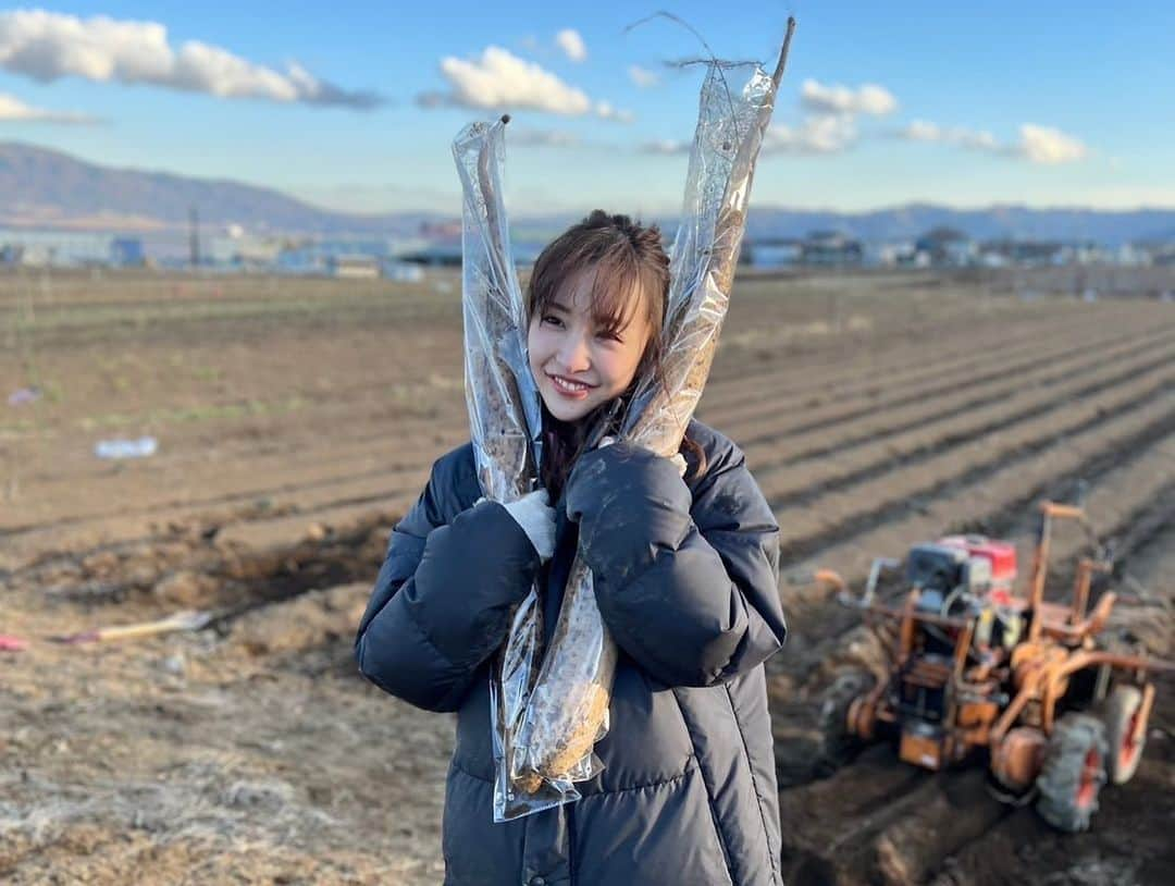 高崎寛之さんのインスタグラム写真 - (高崎寛之Instagram)「先日、山形村でセカンドキャリアで奮闘中の農業の撮影がありました。 皆さんとても優しく貴重な時間をありがとうございました。 これを機に白ヒラタケや山形村産の生産物の知名度がもっともっと広がれば嬉しいです。 是非見てください！」1月23日 19時20分 - hiro0317