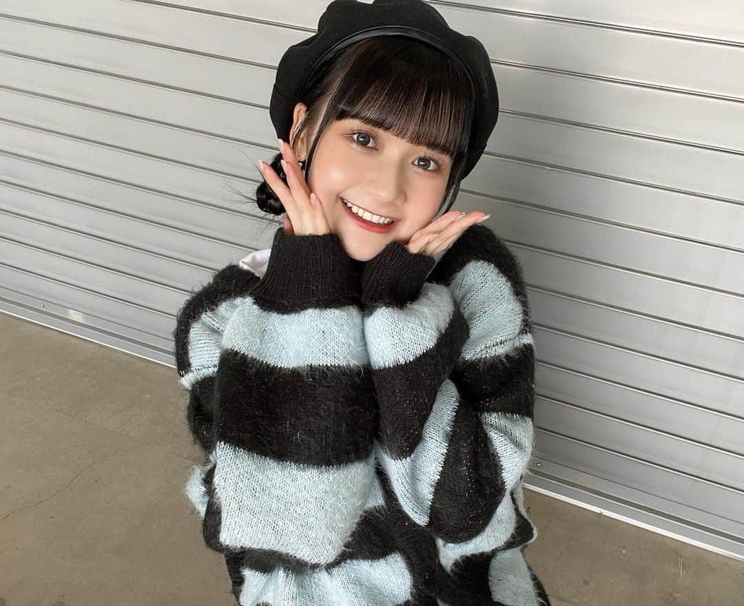 のインスタグラム：「• • 菅原さん  @maya_sugawara  からお誕生日プレゼントで頂いたカーディガンなの☺️ • • #jouetie #カーディガン #カーディガンコーデ #ベレー帽 #ベレー帽コーデ」