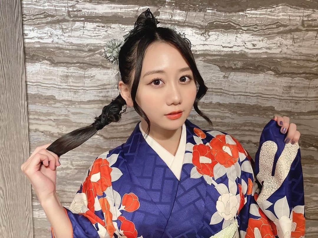 古畑奈和のインスタグラム：「FCイベで着た着物  1部は前髪流してポニー！  帯は落ち着いた雰囲気で 髪飾りは少し尖った感じの ギャップが、たまらん。  #着物 #着物ヘア  #千切屋治兵衞 #chiji1555 #japanesetraditional」