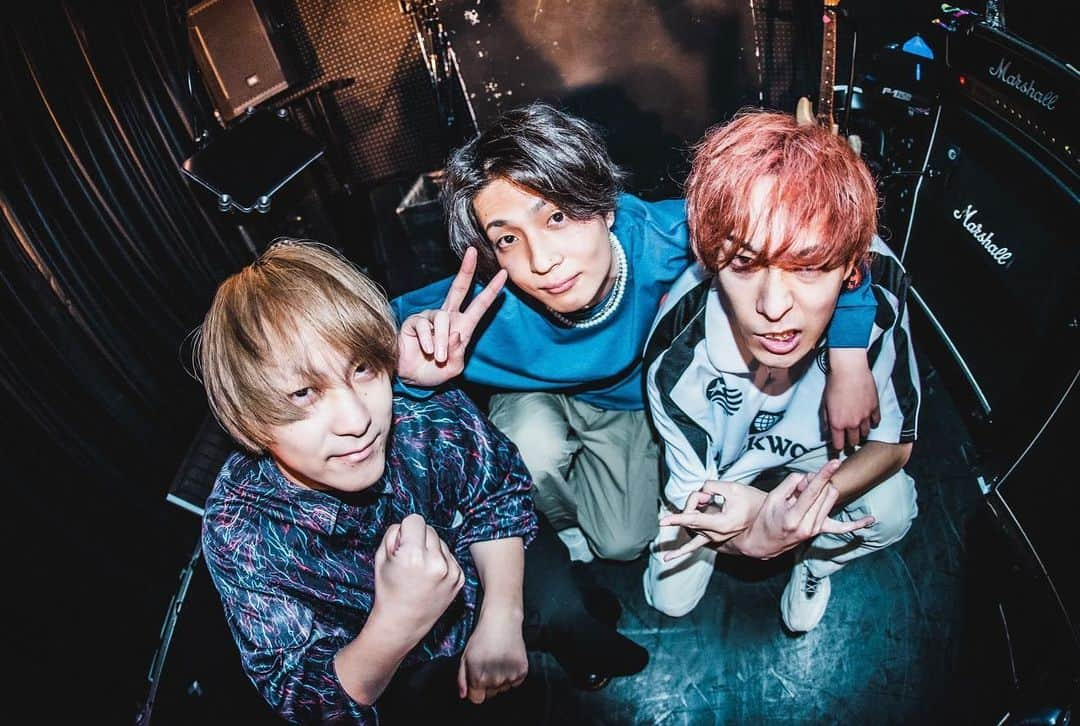 VOI SQUARE CATのインスタグラム：「2023.1.20 大阪 アメリカ村BEYOND 「SUPER YAVAI BROTHERS」大阪編  Thank you SOLD OUT!!  #セトリ 1.フルボリューム 2.LABZ 3.冷炎 4.有名人になりたくて 5.ネコカブリダンス 6.シリウス 7.Shooting star 8.絶対宣言 9.Jump!Jump! 10.DIVE 11.生きる意味を 12.ヒカリ  Photo by @lyyyyycoris761  #大阪 #アメリカ村BEYOND #ヤバブラ #voisquarecat #ぼいすく #ライブ #バンド #ライブバンド #ロックバンド #邦ロック #ライブ写真」