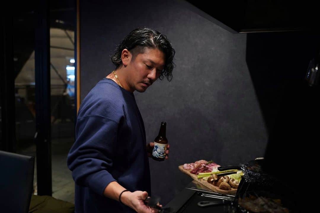 小出翔太のインスタグラム：「グランピング✖︎山中湖✖︎料理  最高の場所で最高の仲間達と一緒に過ごす時間は格別だ  @visionglamping   #グランピング#ビール #サウナ#整う #山中湖#料理#仲間 #バチェロレッテ #バチェロレッテ2 #バチェラー#料理男子 #急遽料理男子」