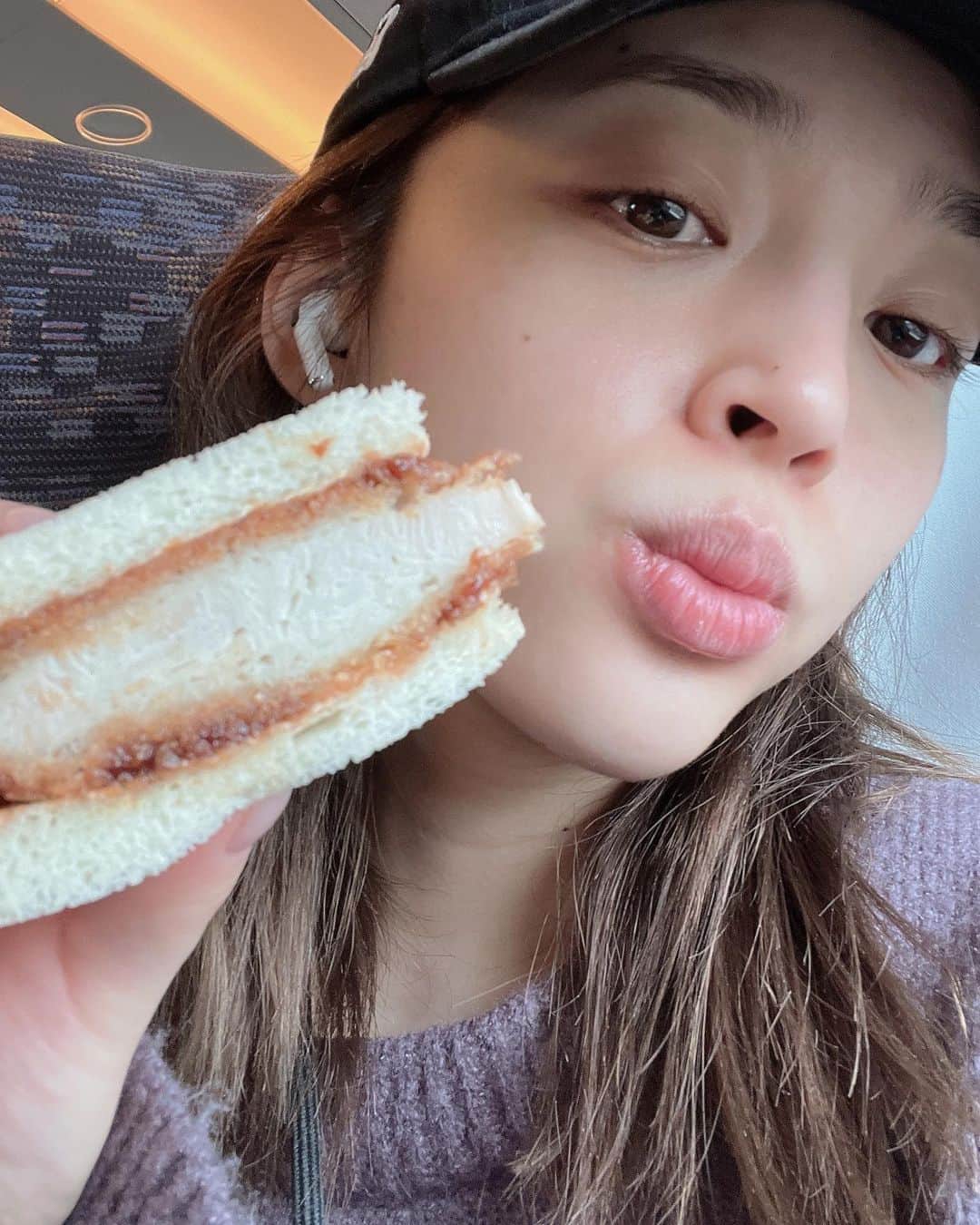 神部美咲のインスタグラム：「カツサンド😎」