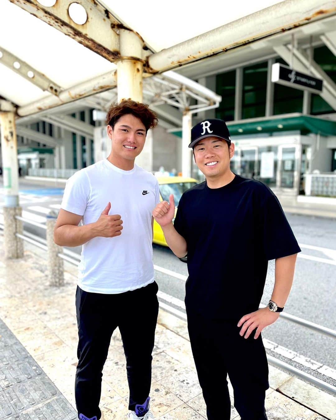 西純矢のインスタグラム：「1.23 自主トレ打ち上げました！  西勇輝さんをはじめ、 色々な方々にアドバイスを頂きながら 大変充実した期間を送る事が出来ました！ ありがとうございました😊  今シーズン良い結果を残せる様 精一杯頑張ります🔥  #西勇輝 さん #西純矢   ノースフェイスのロンT おそろっちでした😂  知らんのかーい👍#16  #西家」