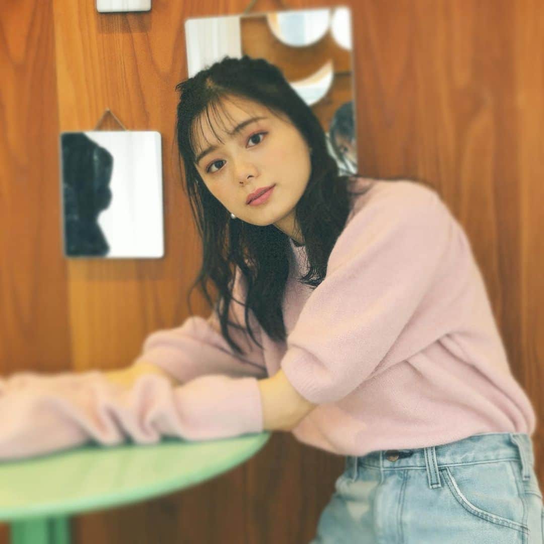 紺野彩夏のインスタグラム：「non-no3月号、発売中です☺︎ 春のまろみガーリーとっても可愛かったので、ぜひチェックしてください〜！ 2枚目は謎のポーズをしてたところを激写されました笑」