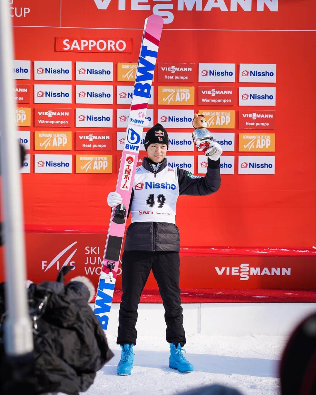 小林陵侑のインスタグラム：「札幌ワールドカップ🥇🥉🥇 3日ともぶっ飛べて楽しかった🦾 📸 @yoneyonefilm22  📸 @siljeregineb」