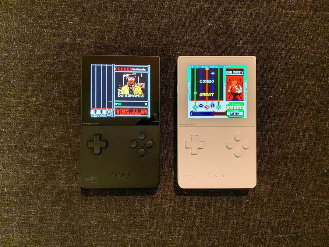 のインスタグラム：「注文から1年1ヶ月… Analogue Pocket 到着〜！ https://www.analogue.co/pocket」