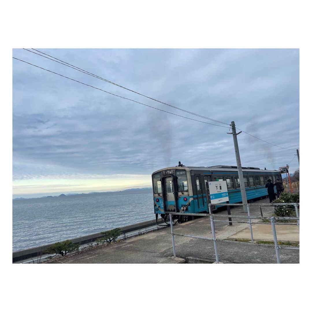 山本里咲のインスタグラム：「#下灘駅#愛媛県」