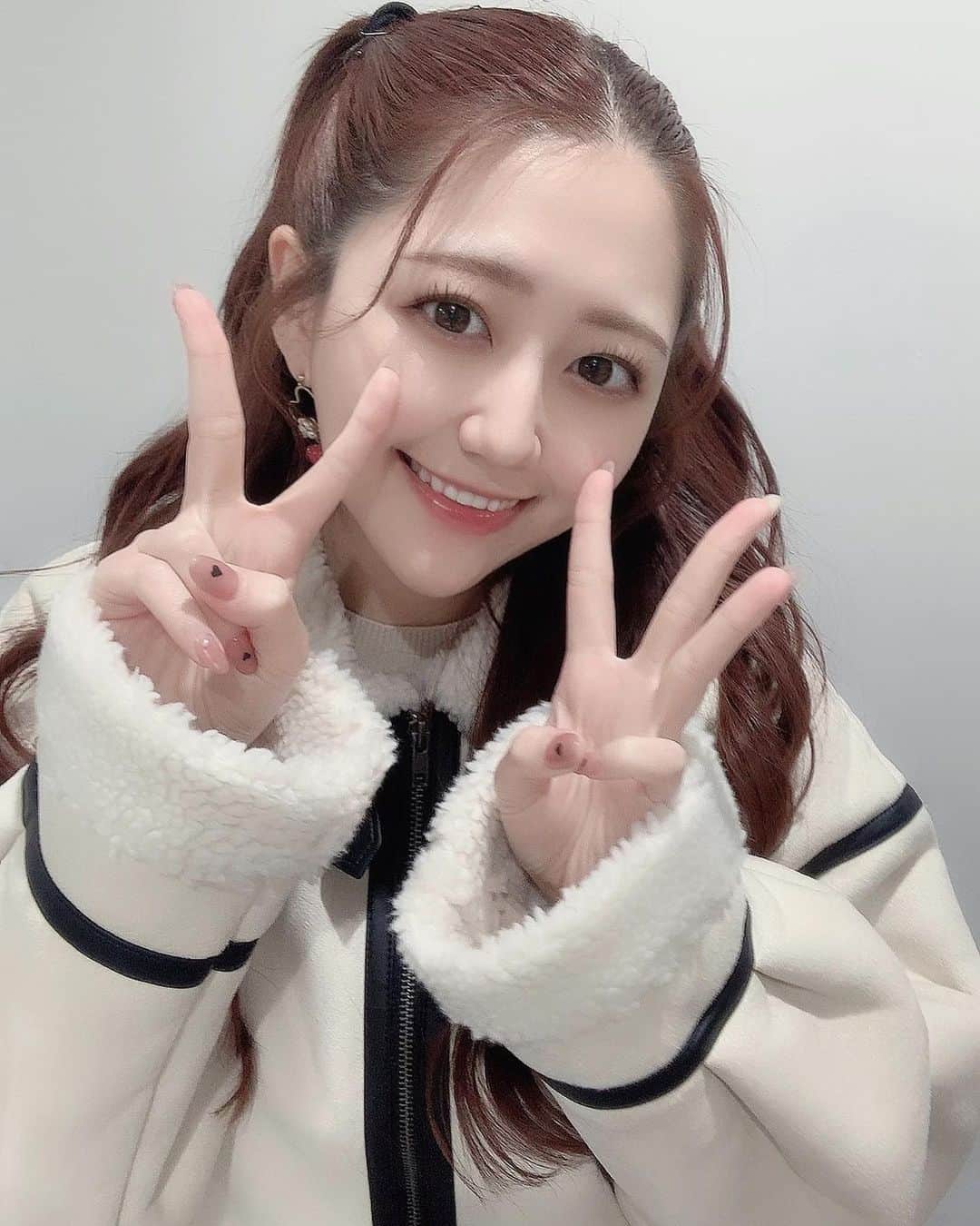 のインスタグラム：「23歳になりました🤲🏻 私らしく沢山笑っていい年にしようと思います❤︎ お祝いの言葉もいっぱいありがとうっ！」