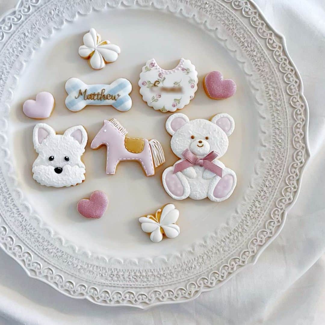 のインスタグラム：「* * 👶🏻🐶🧸🐴💗 * お友だちの出産のお祝いに作りました🍪 * ベビちゃんもわんこも可愛くて癒された…♡ * #アイシングクッキー #出産祝いクッキー #お祝いクッキー #出産祝い #わんこクッキー #犬クッキー #スコティッシュテリアクッキー #icingcookie #icingcookies #royalicing #decoratedcookies」