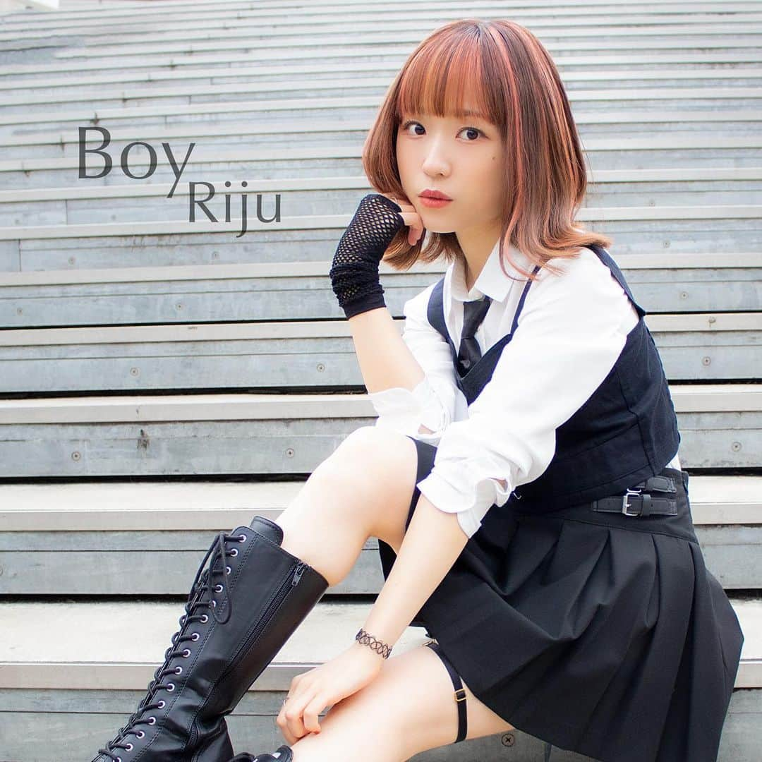 飯塚理珠（RIJU）のインスタグラム：「. .  【⚡️リリース情報⚡️】  ———————————–  2023.2.5  New Digital Single  『Boy』  リリース決定！！！💿🔥  ———————————–  本日ジャケ写も公開になりました！📸  The Orchard Japanより配信になります。 ▶︎ https://orcd.co/riju_boy  ﾊﾀﾁの誕生日当日にリリースです👼🏻 そしてこの日はSHIBUYA TAKE OFF7にてBirthdayワンマンライブ開催🎉  皆さんお楽しみに！👍🏻  . . . #Riju  #Riju_Boy #Boy #リリース #release #ジャケ写 #digitalsingle #ピンクカラー #アンブレラカラー #ssw #singer #singersongwriter #싱어송라이터」