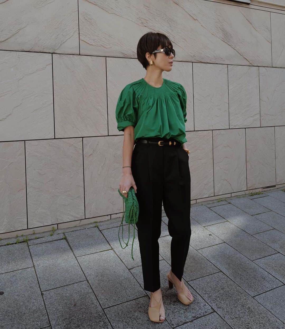正中雅子のインスタグラム：「💚💚💚  思い切ったグリーンがトレンドライクで 春夏気分が上がるカラー☺︎  2021ssで人気だったイタリアンメモリーBLのリバイバルです！新色でグリーンを作ってみたら発色が綺麗で一目惚れ！  このブラウスは、2年前に作って手入れも楽で軽くて夏は涼しくて華やかにもなって 言い出したらキリがないくらい使えたので今年また作ってみることに😌  メモリー素材と言っても、イタリア企画のもので この繊細な雰囲気はヨーロッパならでは🇮🇹 それを生かして、ぐるりと首元にピンタックを施して 袖にもボリュームを持たせた1枚  フレアシルエットなので着やすく、こんな感じでinしても🙆‍♀️  そして！テーパードは更に美脚効果がUPしたので 是非チェックして下さい♡  160cm 36size  -PRE ORDER- 1.26 thu 12:00-1.30 mon 23:59  #MACHATT #masaco服」