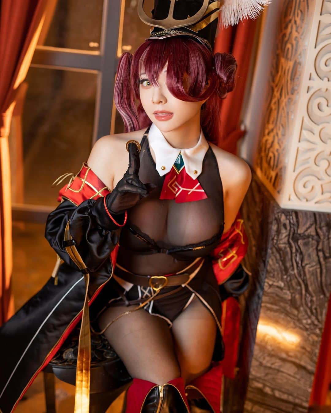 千尋のインスタグラム：「#FF40　 #寶鐘マリン　#cosplay  AHOY!!!!大家準備出航了嗎? 千尋的另一本新刊是瑪琳船長 真的好喜歡這套呀!!!希望大家喜歡!  FF40新刊+拍立得預約 🔗見限動 ★海外通販預計下周開放預購★ ★Overseas pre-orders start next week★」