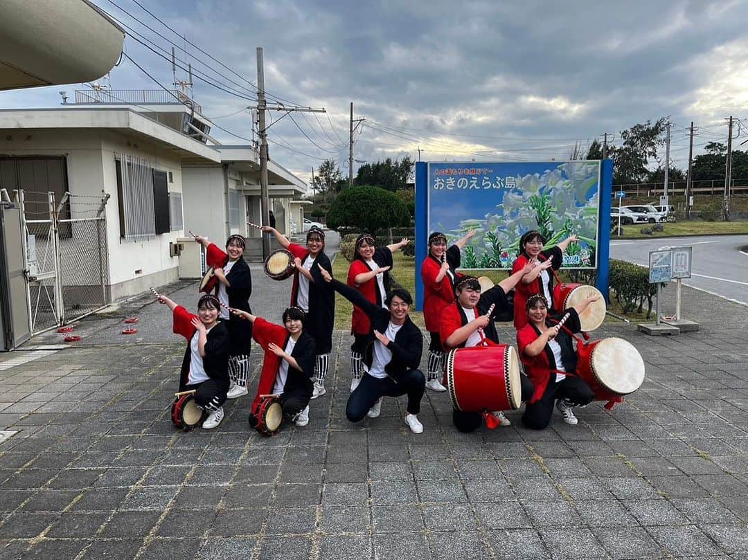 近本光司さんのインスタグラム写真 - (近本光司Instagram)「めへでぃろ〜えらぶんちゅ🎶  今年も今年で最高の#沖永良部自主トレ になりました。  年々人の温かさと強くなるゲージには驚かされています😙  ここからスタートして、また来年ここに帰ってきますね🏖  それでは2023シーズンに向かっていってきます✨  #阪神タイガース #近本光司  #沖永良部島  #感謝 #沖永良部二世 #沖永良部出身 #沖高エイサー部  #エイサー #心に響く　ヤー」1月23日 22時53分 - koji_speed5