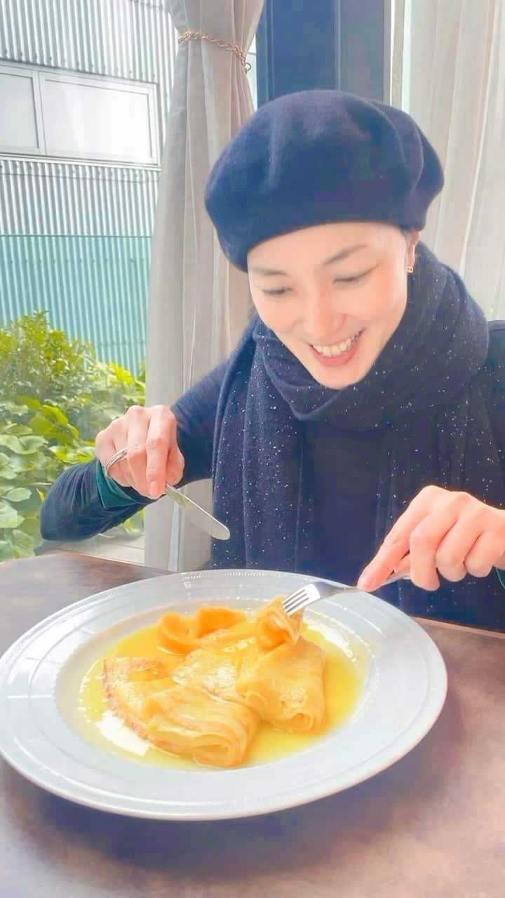板谷由夏 のインスタグラム：「久しぶりに大好物のクレープシュゼットを食べに行ったらば ほとんど1年前に行ってました笑 よく1年、我慢できたなぁ、てか、１年、早すぎ‼️」