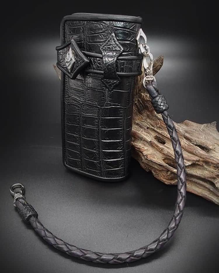 リザード・ヘッドのインスタグラム：「RizardHeadファクトリーカスタム  Draw the wild Strap wallet/Small Crocodile   https://rizardhead.thebase.in/items/70849300」