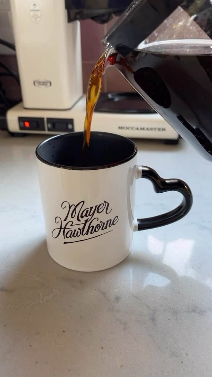 メイヤー・ホーソーンのインスタグラム：「New heart-handle coffee mugs are in stock and they are sexy as f*ck. You could technically put tea in them if you want to lose 87% of the little joy you have left in this life.」