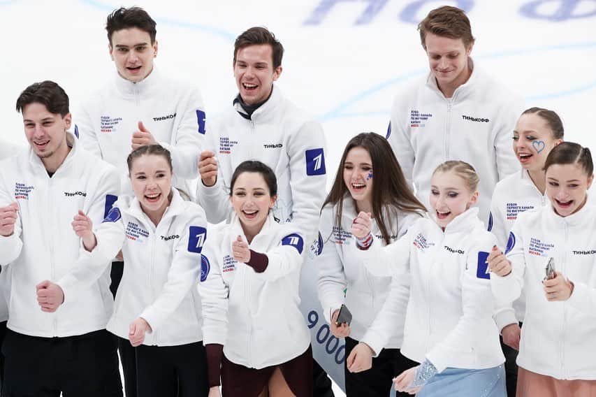 エリザベータ・トゥクタミシェワのインスタグラム：「Наша dream team 💙🤍💙  Получила огромное удовольствие от этого старта! Столько положительных эмоций! Ребята, вы такие классные! Спасибо , за эти выходные 🌟」