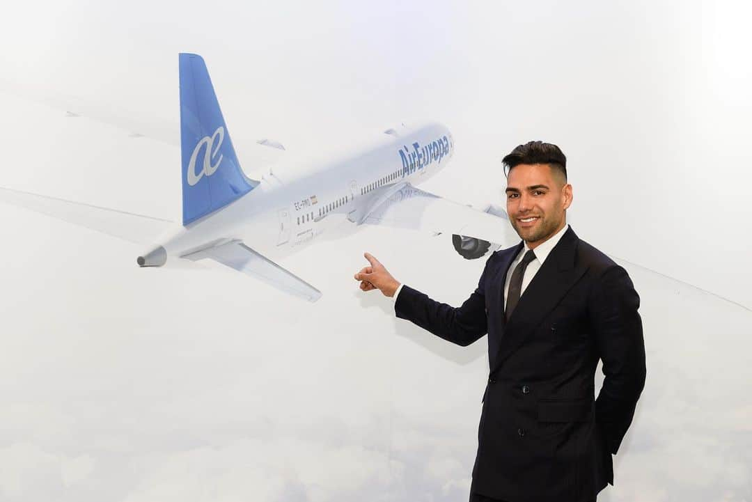 ラダメル・ファルカオのインスタグラム：「Visitando el stand de mis amigos @aireuropa en Fitur 2023. Gracias por la amabilidad de siempre.」