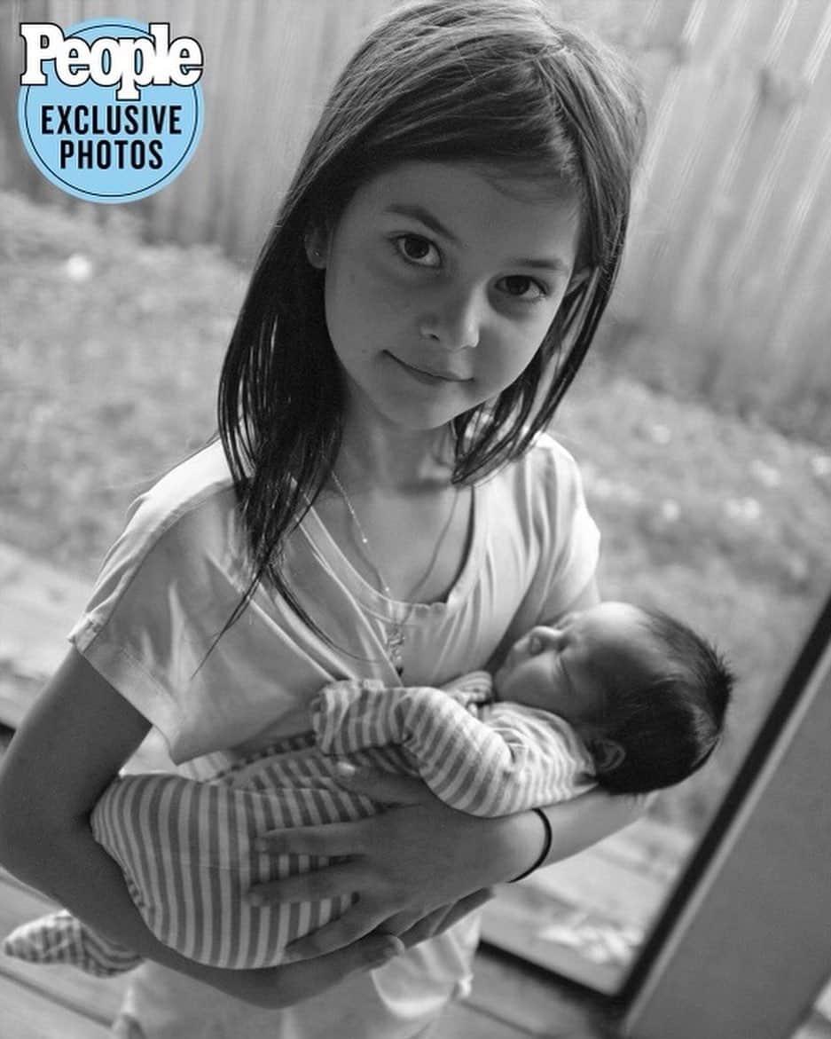 レベッカミンコフさんのインスタグラム写真 - (レベッカミンコフInstagram)「And we have a baby! After what feels like being pregnant for 100 years, I am so excited to announce the birth of Leonardo Scout Bellour born 1.19.23. Our family is now complete. 💙 Photos @gavinbellour」1月24日 4時24分 - rebeccaminkoff