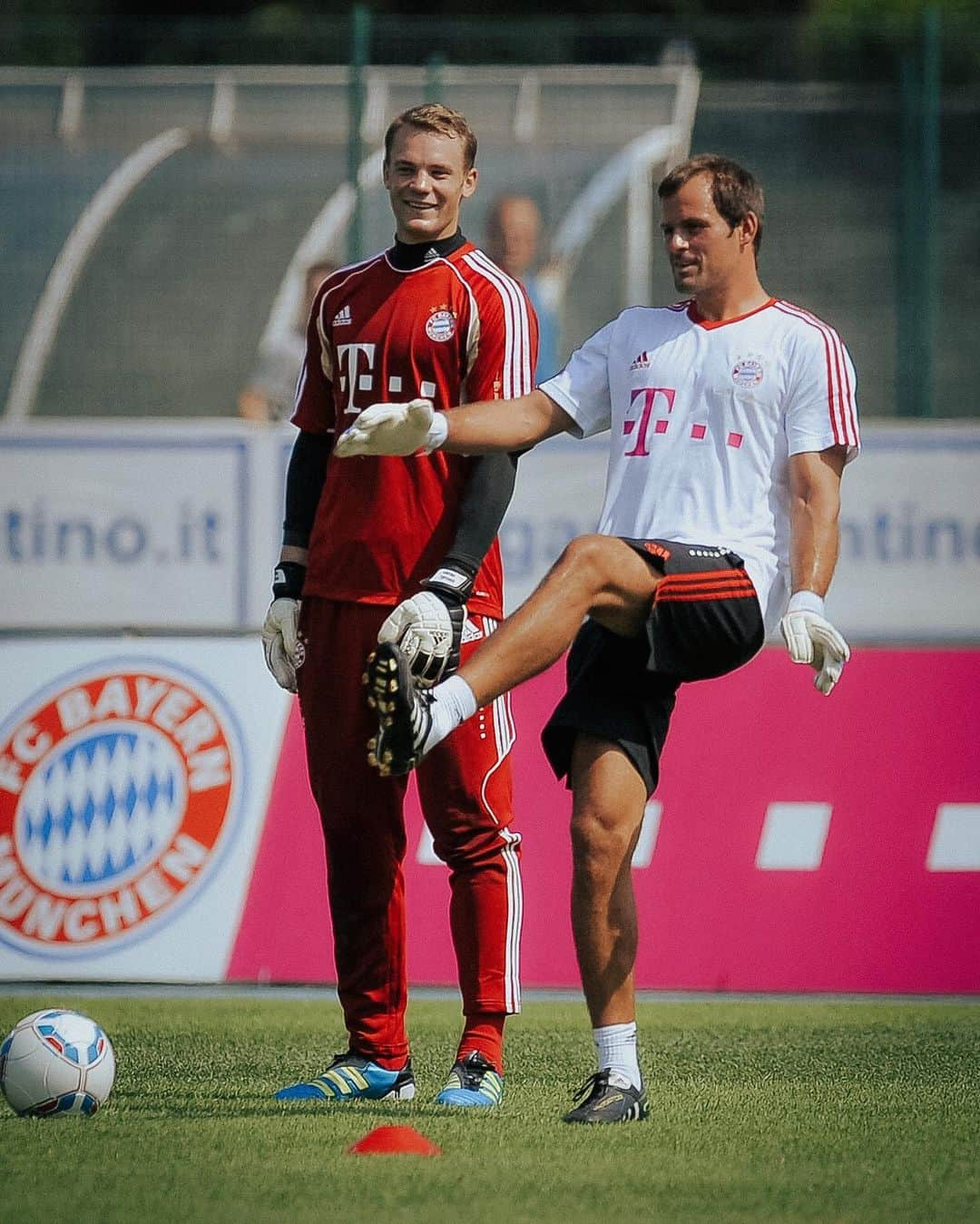 マヌエル・ノイアーさんのインスタグラム写真 - (マヌエル・ノイアーInstagram)「Lieber Toni, heute endet eine Ära beim FC Bayern München. Mit dir verlässt nach 11,5 Jahren nicht nur ein absoluter Pionier des modernen Torwartspiels, sondern vor allem auch ein großartiger Mensch den Klub. Jeder, nicht nur in München, weiß, dass all diese Erfolge ohne dich niemals möglich gewesen wären! Nicht zuletzt hast du auch mich und mein Torwartspiel geprägt und auf ein neues Level gehoben. Ich werde dich vermissen! #dankefüralles」1月24日 5時26分 - manuelneuer