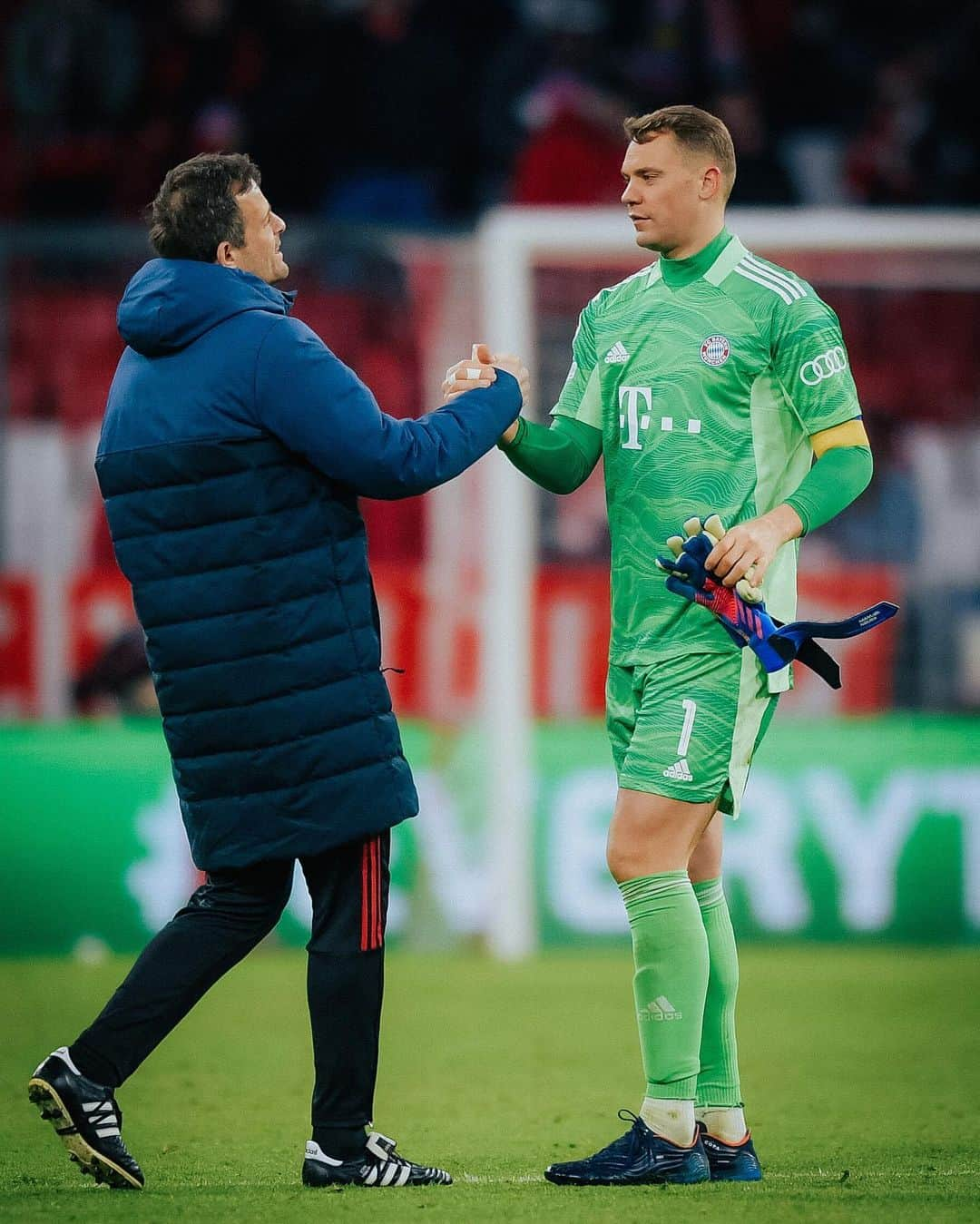 マヌエル・ノイアーさんのインスタグラム写真 - (マヌエル・ノイアーInstagram)「Lieber Toni, heute endet eine Ära beim FC Bayern München. Mit dir verlässt nach 11,5 Jahren nicht nur ein absoluter Pionier des modernen Torwartspiels, sondern vor allem auch ein großartiger Mensch den Klub. Jeder, nicht nur in München, weiß, dass all diese Erfolge ohne dich niemals möglich gewesen wären! Nicht zuletzt hast du auch mich und mein Torwartspiel geprägt und auf ein neues Level gehoben. Ich werde dich vermissen! #dankefüralles」1月24日 5時26分 - manuelneuer