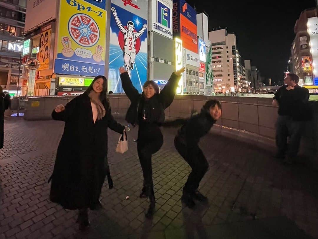 木村彩子さんのインスタグラム写真 - (木村彩子Instagram)「. 大阪京都旅行🦌 . 時間に追われて 疲れ続けた旅でした🪄 . 高校のときから色んなことを乗り越えてきたBest Friendちゃん👭🏼💖 . #朝イチの飛行機乗る予定が #乗り遅れました #スタートから仕上がってる #USJ楽しかった #三半規管弱くなってて #昔みたいに乗り物乗れない #ハリーポッターでトドメ刺された #ボミット #夜は念願のグリコ見てきた #あれ #大阪出身なのに観光客 #夜ご飯はちから食堂 #春巻きみたいなトルティーヤみたいなやつ美味しかった #ちからさんありがとうございました #紹介してくれたタクヤ君もありがとう #レイトチェックイン神 #次の日は京都行ってきた #行ってきた言っても清水寺だけ #帰りの飛行機はさすがに乗り遅れないって思ったから #時間に追われた京都旅行でした #チルりたい」1月24日 11時25分 - ayako___kimura