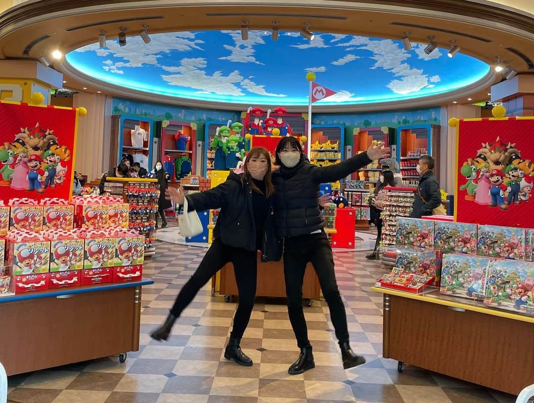 木村彩子さんのインスタグラム写真 - (木村彩子Instagram)「. 大阪京都旅行🦌 . 時間に追われて 疲れ続けた旅でした🪄 . 高校のときから色んなことを乗り越えてきたBest Friendちゃん👭🏼💖 . #朝イチの飛行機乗る予定が #乗り遅れました #スタートから仕上がってる #USJ楽しかった #三半規管弱くなってて #昔みたいに乗り物乗れない #ハリーポッターでトドメ刺された #ボミット #夜は念願のグリコ見てきた #あれ #大阪出身なのに観光客 #夜ご飯はちから食堂 #春巻きみたいなトルティーヤみたいなやつ美味しかった #ちからさんありがとうございました #紹介してくれたタクヤ君もありがとう #レイトチェックイン神 #次の日は京都行ってきた #行ってきた言っても清水寺だけ #帰りの飛行機はさすがに乗り遅れないって思ったから #時間に追われた京都旅行でした #チルりたい」1月24日 11時25分 - ayako___kimura