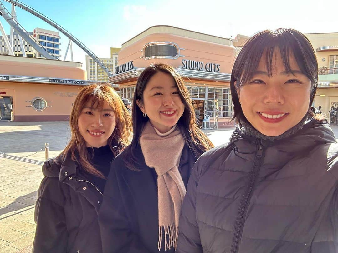 木村彩子のインスタグラム：「. 大阪京都旅行🦌 . 時間に追われて 疲れ続けた旅でした🪄 . 高校のときから色んなことを乗り越えてきたBest Friendちゃん👭🏼💖 . #朝イチの飛行機乗る予定が #乗り遅れました #スタートから仕上がってる #USJ楽しかった #三半規管弱くなってて #昔みたいに乗り物乗れない #ハリーポッターでトドメ刺された #ボミット #夜は念願のグリコ見てきた #あれ #大阪出身なのに観光客 #夜ご飯はちから食堂 #春巻きみたいなトルティーヤみたいなやつ美味しかった #ちからさんありがとうございました #紹介してくれたタクヤ君もありがとう #レイトチェックイン神 #次の日は京都行ってきた #行ってきた言っても清水寺だけ #帰りの飛行機はさすがに乗り遅れないって思ったから #時間に追われた京都旅行でした #チルりたい」