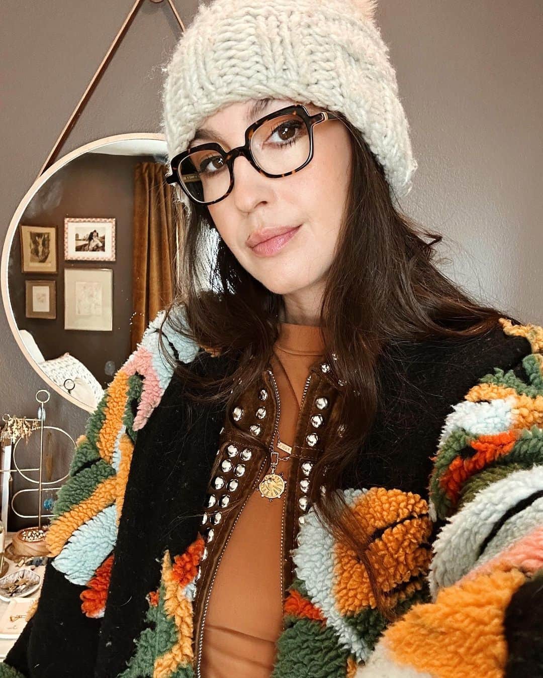 のインスタグラム：「Everyone in LA when the temp drops below 60 ☃️❄️🙋🏻‍♀️   (Yes, the Kate who grew up in Cleveland is embarrassed)」