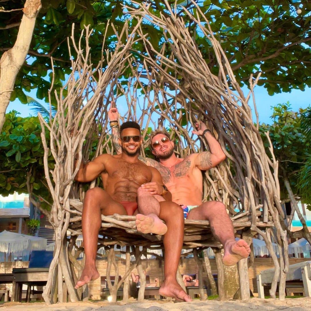ダンカン・ジェイムスさんのインスタグラム写真 - (ダンカン・ジェイムスInstagram)「#goldenhour here in #jericoacoara with my boy @mrrodrigoreis ! Having a lovely time here in Brazil. #brazil #jeri #beachlife #couple #loveislove 🏳️‍🌈」1月24日 6時13分 - mrduncanjames