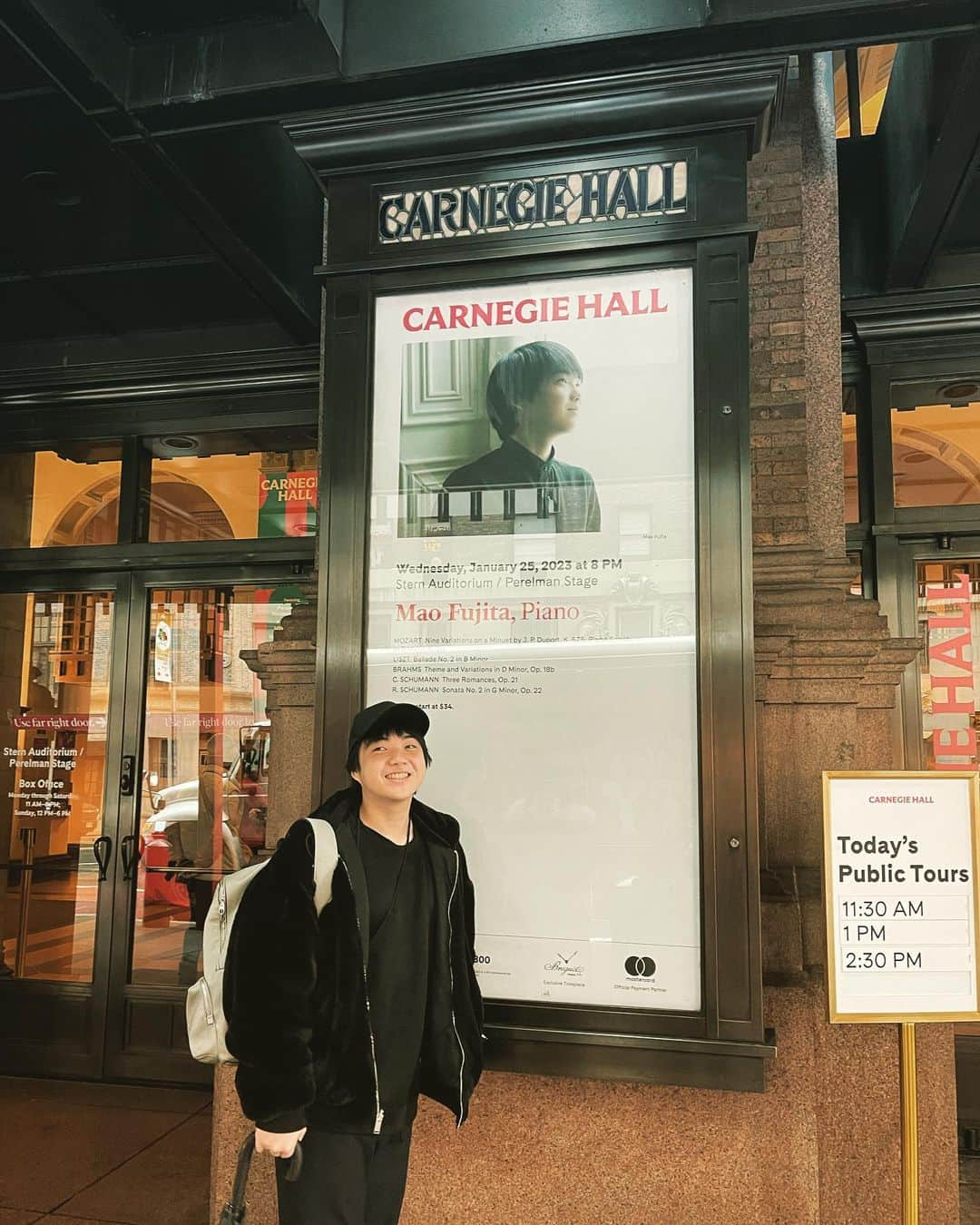 藤田真央さんのインスタグラム写真 - (藤田真央Instagram)「😎 Two days until my Carnegie debut.  @carnegiehall #carnegie」1月24日 8時00分 - maofujita_piano