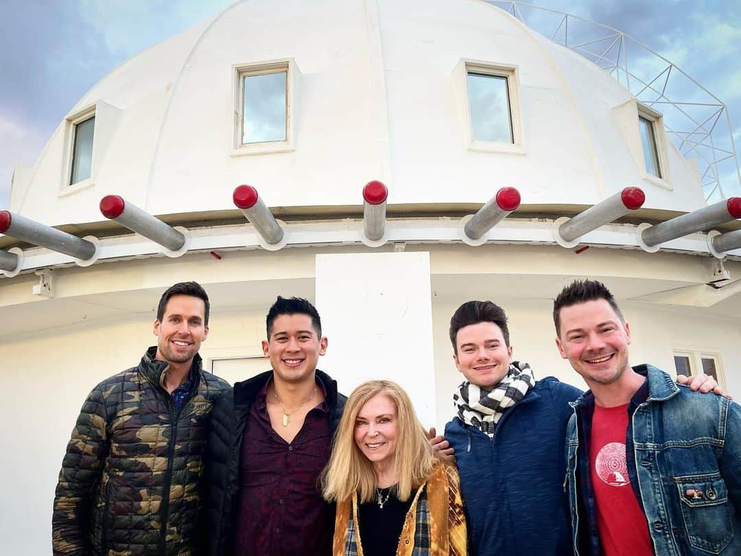 クリス・コルファーのインスタグラム：「Back at the #Integratron! This place is PURE magic! Everyone needs to check it out! 👽🛸🌵🧘🏻‍♂️🪐@integratronofficial」