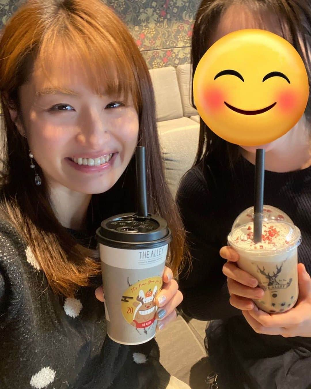 紗那ゆずはさんのインスタグラム写真 - (紗那ゆずはInstagram)「＊ そういえば、年始にお友達を誘って神戸阪急さんへ #ツイステッドワンダーランド展 へ行ってきました！ この世界、実は未体験でございまして、友人に説明されて…そのまま会場でアプリを落とすという事態になりました。 はい、私も落ちてしまった模様です😂  ちょっと憧れていた、アクリルスタンドとやらも購入して、カフェで使ってみる…。 まだまだペーペーですが、少しずつ頑張って進めていきますっ♪  うへへ🫶←  あとね、今年は少し髪色を落ち着かせてみました。 ６枚目と７枚目を比べると、わかりやすいかなぁ？？  皆様はどっちの色味が好みですか？？  #ついすて好きさんと繋がりたい  #やってしまった #沼」1月24日 8時44分 - mitsuko_0318