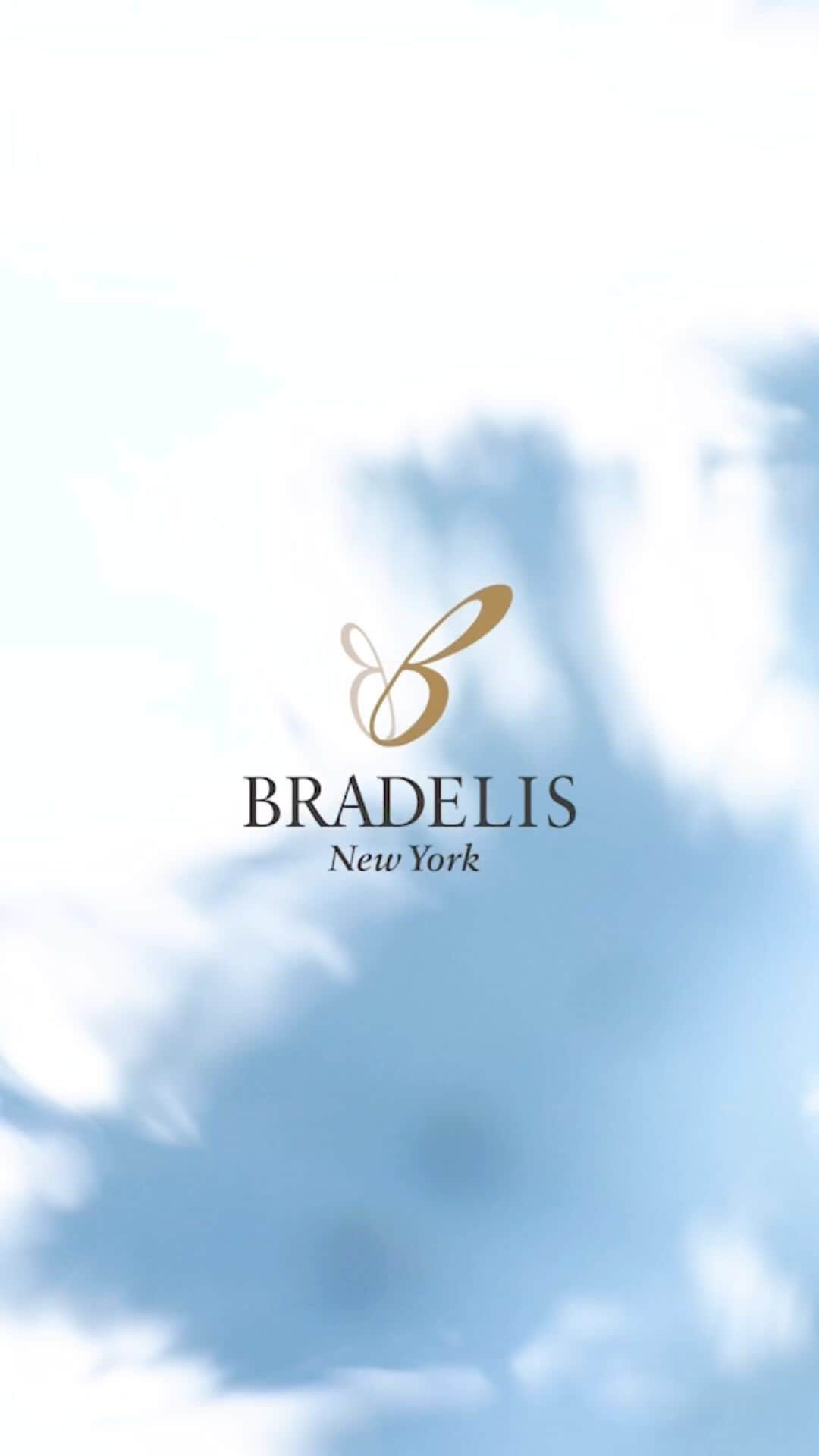 ブラデリスのインスタグラム：「Bradelis New York Spring Summer 2023 Collection  Back in an oasis of color and comfort.  Bright hues and prints interplay with light yet support enhancing materials that enhance your natural beauty.   #bradelis #bradelisnewyork #springsummer #2023ss #springsummer23 #newarrivals #newcollection #内衣 #內衣 #功能內衣 #lingerie #underwears #bras #wirelessbra #comfortbra #shapewear #intimateapparel #lacebra #summer #spring」