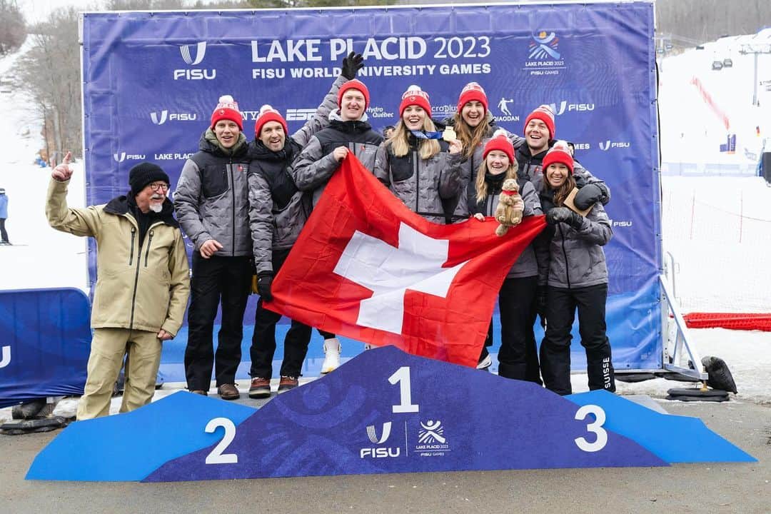 レベッカ・ストッツのインスタグラム：「Thank you @swissuniversitysports and @lakeplacid2023 for the great and well organized event 🇺🇸 ❄️   Und natürlich es grosses Danke an alli Athlete, Coach, Stuff, Medical etc. für die tolli Ziit und starche Leistige 💪🏼 super gsi mit eu :)」